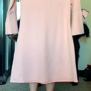 💝Flattering pink dress with accent sleeves!!